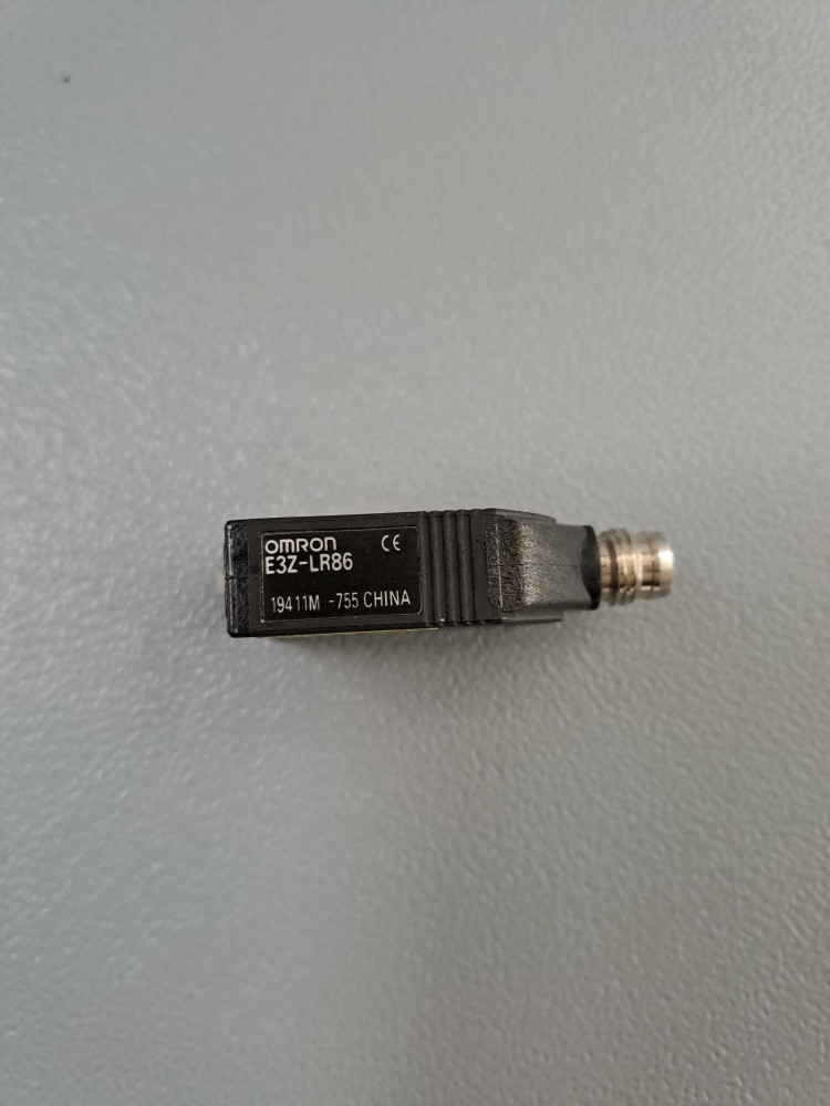 OMRON  E3ZLR86