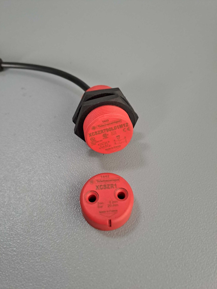 TÉLÉMÉCANIQUE  XCSZR790L01M12