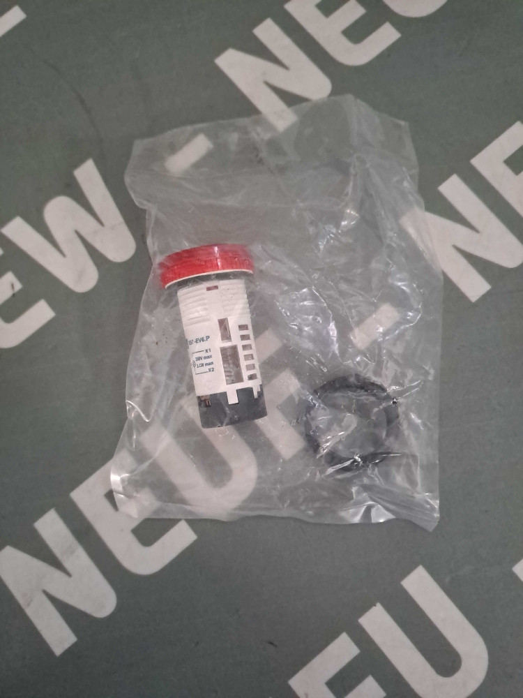 TÉLÉMÉCANIQUE  XB7-EV6.P