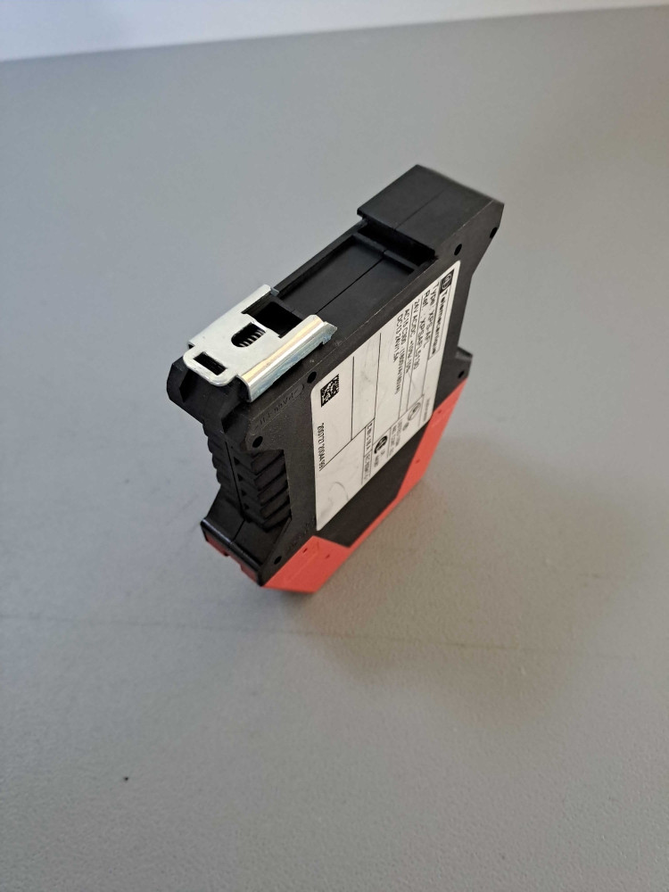 TÉLÉMÉCANIQUE  XPSAFL5130