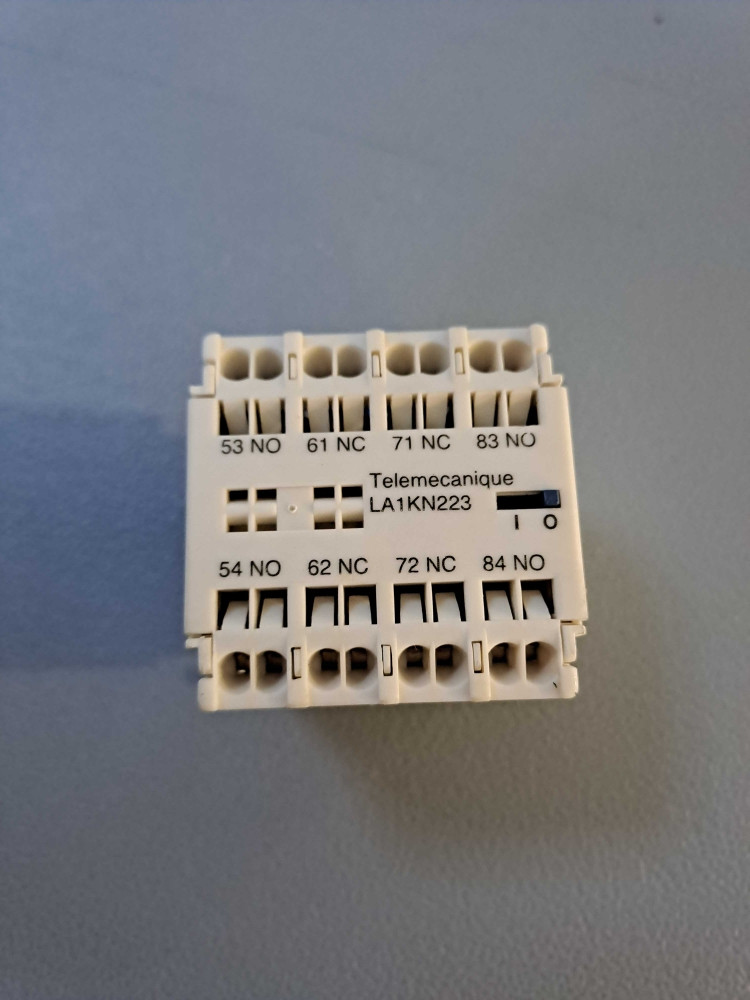 TÉLÉMÉCANIQUE  LA1KN223