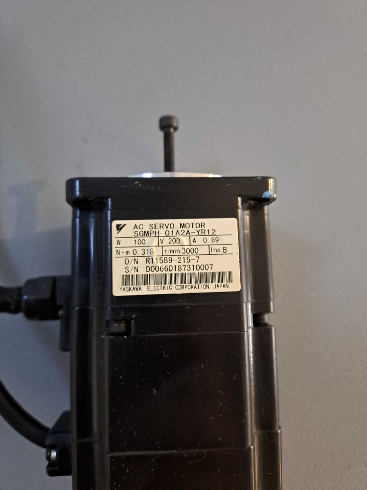 YASKAWA SGMPH01A2AYR12