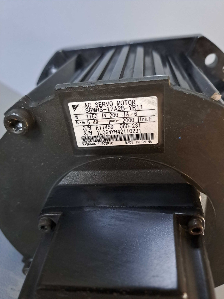 YASKAWA SGMRS-12A2B-YR11