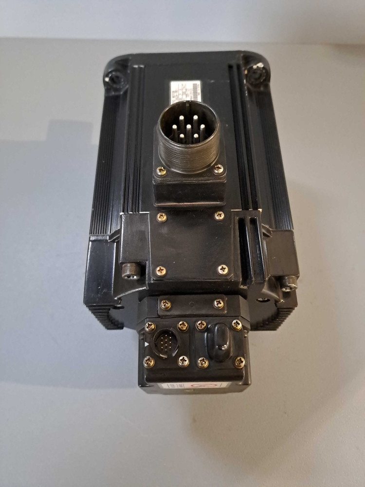 YASKAWA  SGMRS-13A2A-YR11