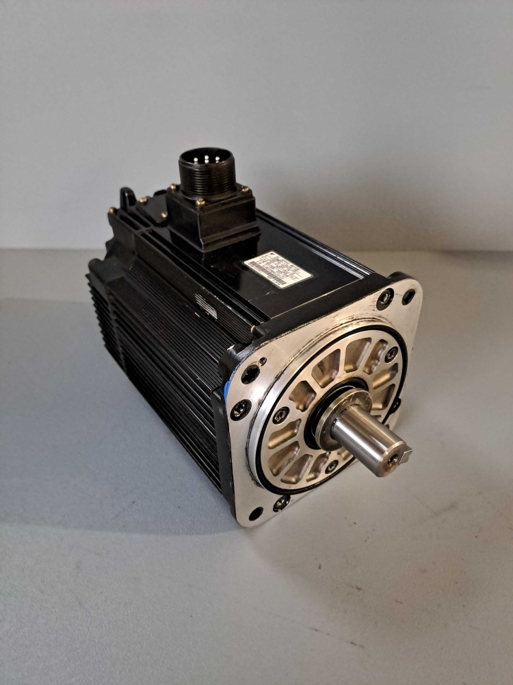 YASKAWA  SGMRS-13A2A-YR11