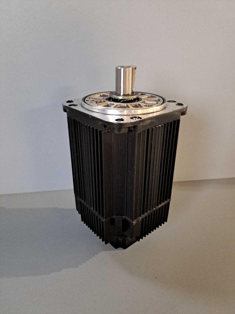 YASKAWA  SGMRS-13A2A-YR11