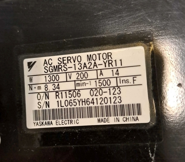 YASKAWA  SGMRS-13A2A-YR11