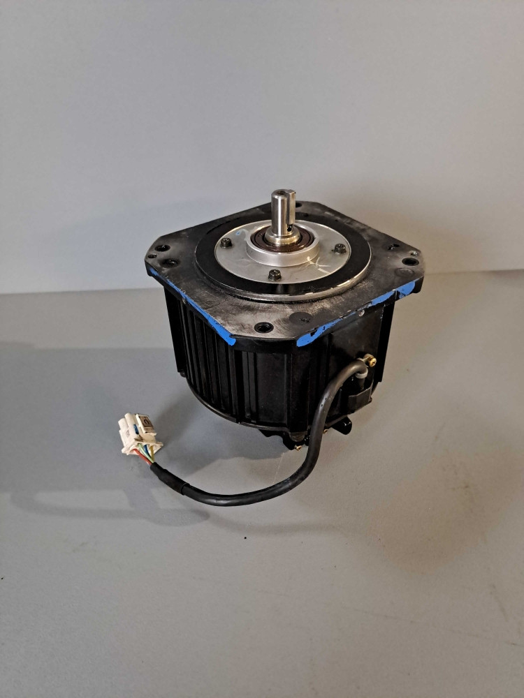 YASKAWA  SGMRS-06A2B-YR21