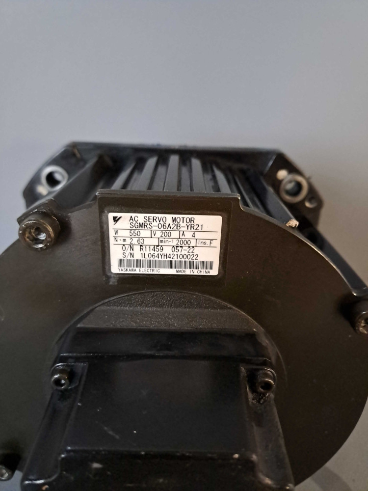 YASKAWA  SGMRS-06A2B-YR21