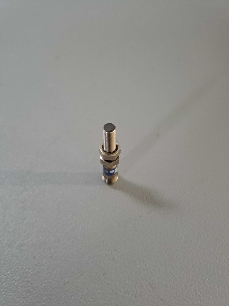 TÉLÉMÉCANIQUE  XS1N05PA311S