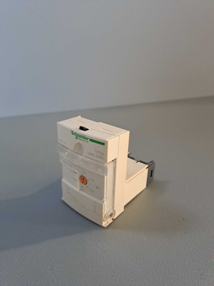 SCHNEIDER  LUCL32BL