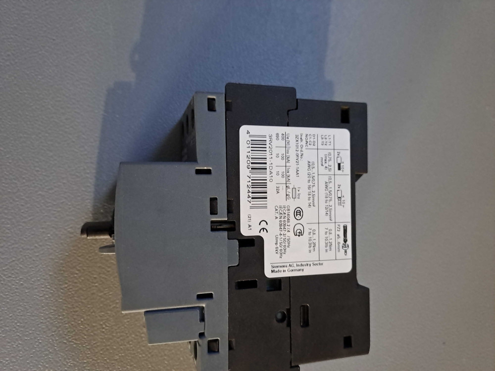 SIEMENS 3RV20111DA10