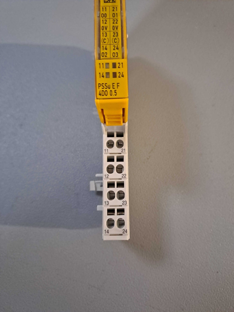 PILZ PSSUEF4DO0.5 VER 1.0