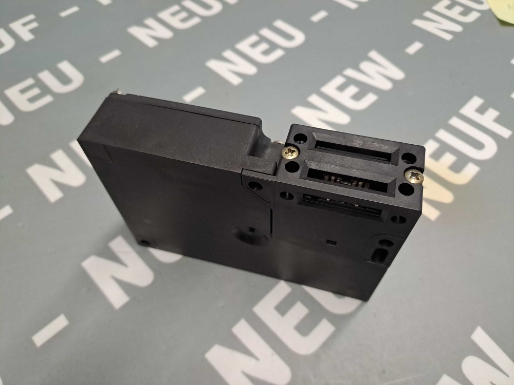 SCHMERSAL AZM161SK-33RK-110-M16