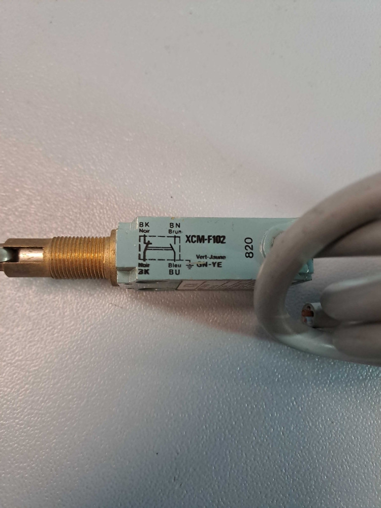 TÉLÉMÉCANIQUE  XCM-F102