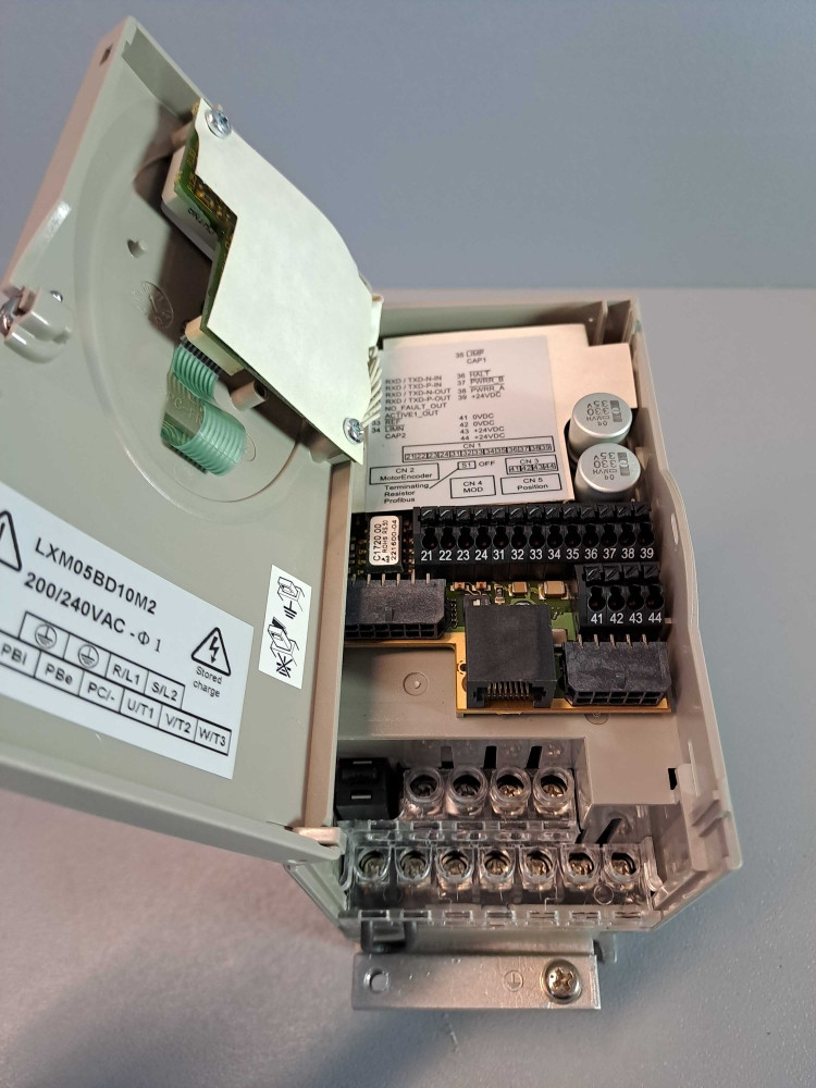 SCHNEIDER LXM05BD10M2