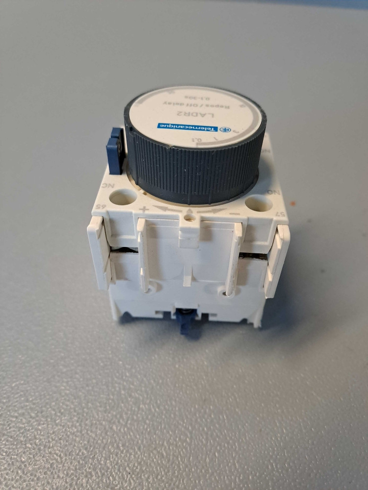 TÉLÉMÉCANIQUE  LADR2