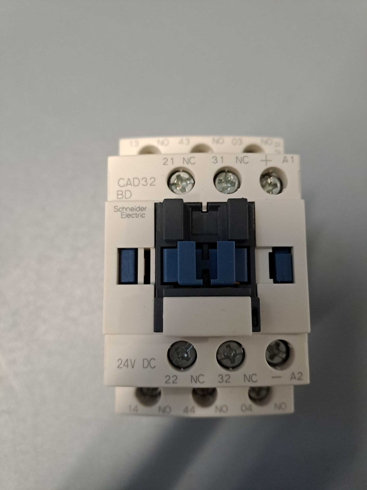 SCHNEIDER  CAD32BD