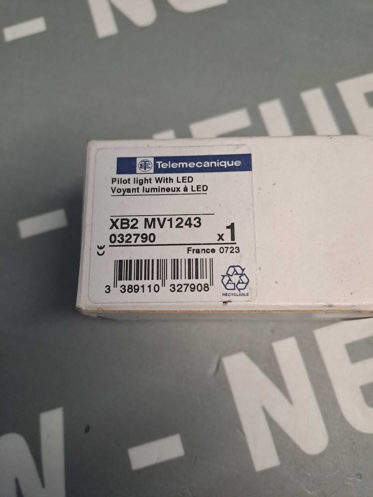 TÉLÉMÉCANIQUE  XB2MV1243