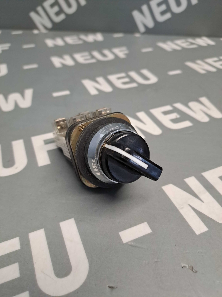 TÉLÉMÉCANIQUE  XB2MD11