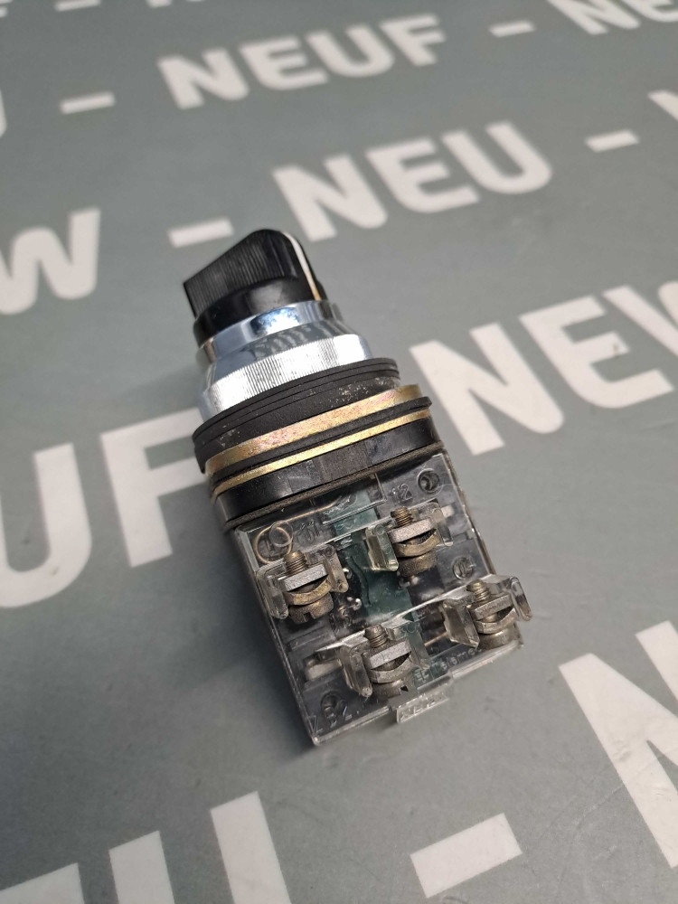 TÉLÉMÉCANIQUE  XB2MD11