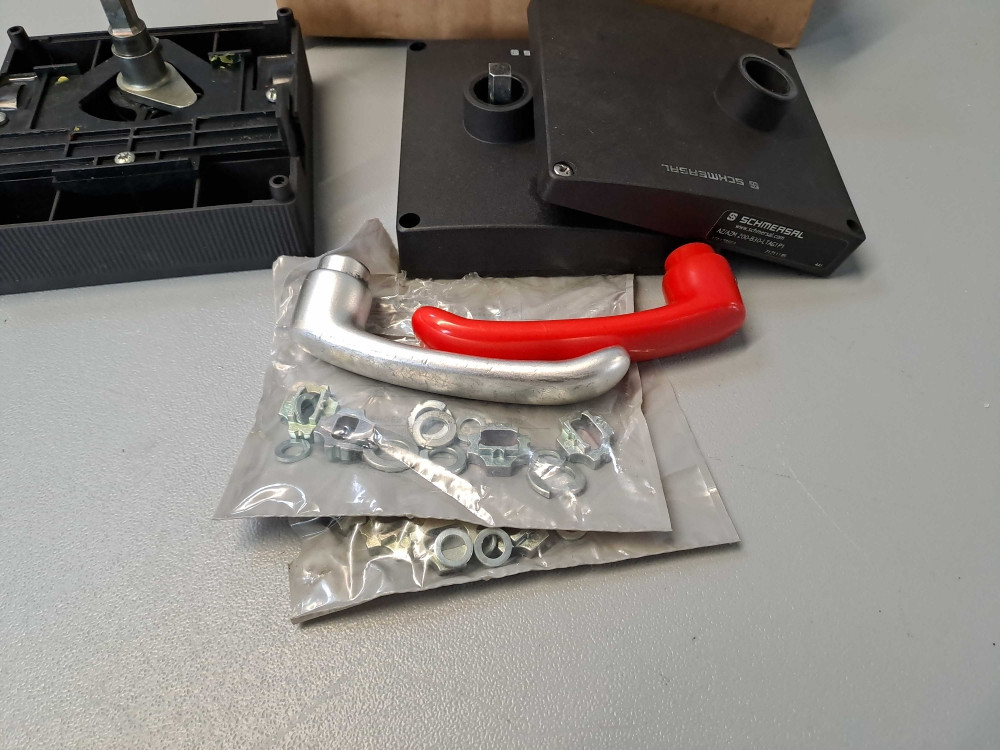 SCHMERSAL  AZAZM200B30LTAG1P1