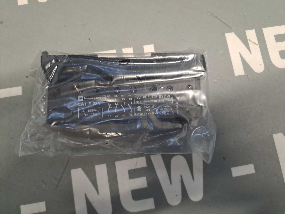 TÉLÉMÉCANIQUE  LA1F221