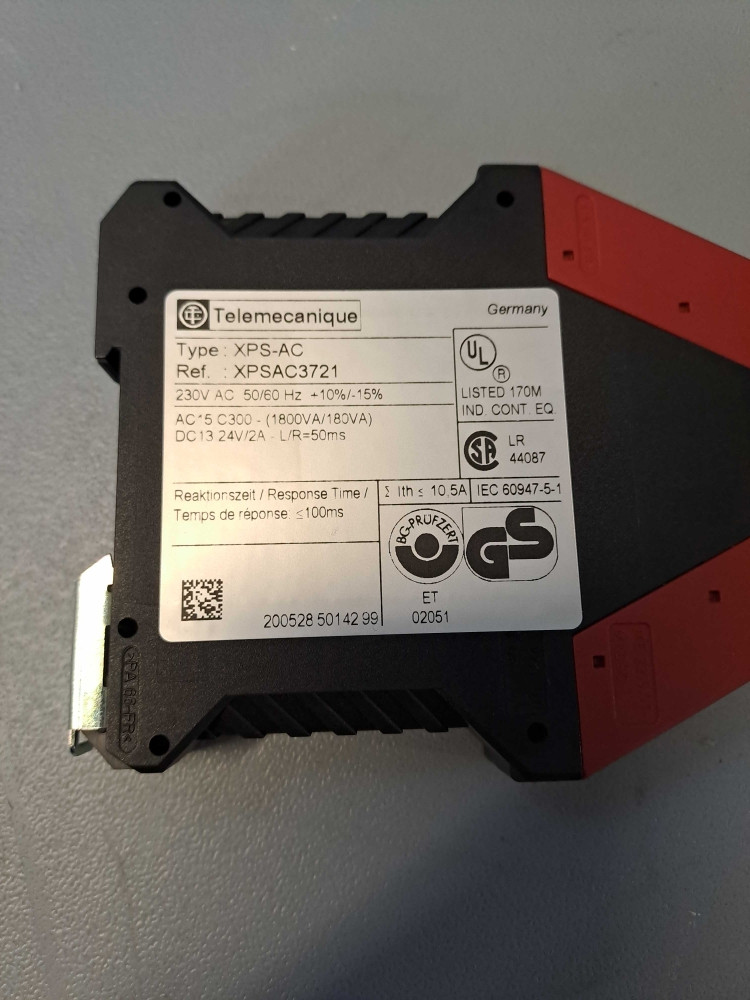 TÉLÉMÉCANIQUE  XPSAC3721