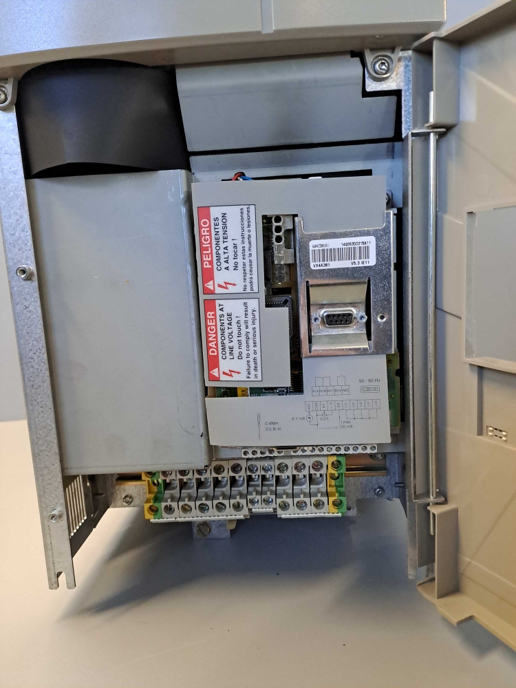 TÉLÉMÉCANIQUE  ATV38HD25N4