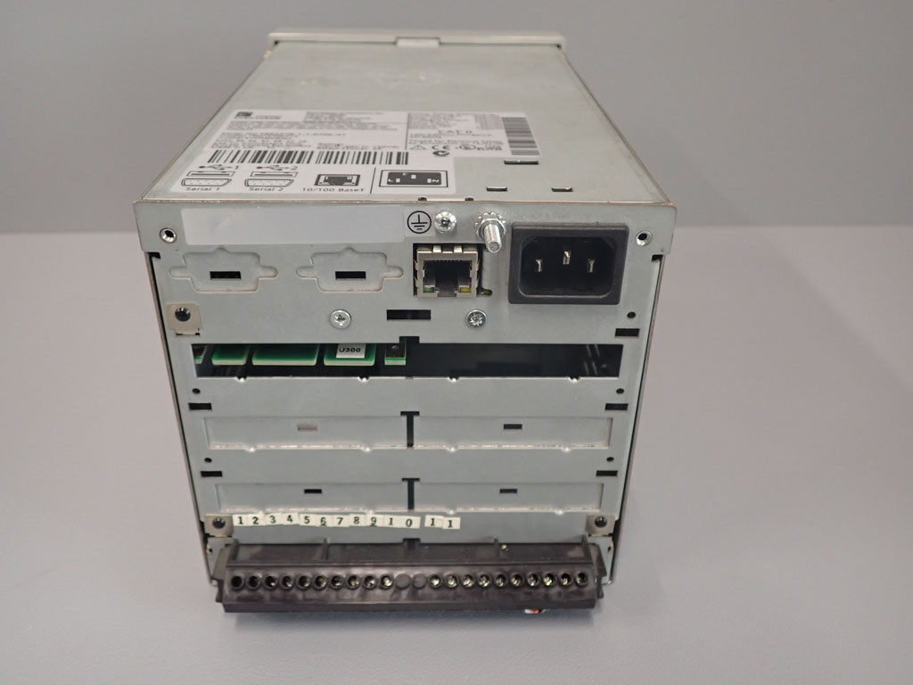 EUROTHERM 6100A/U06/XXX/PANEL/NOLCK/SLV/VH/NOITPS/XXXXXX/032M.....