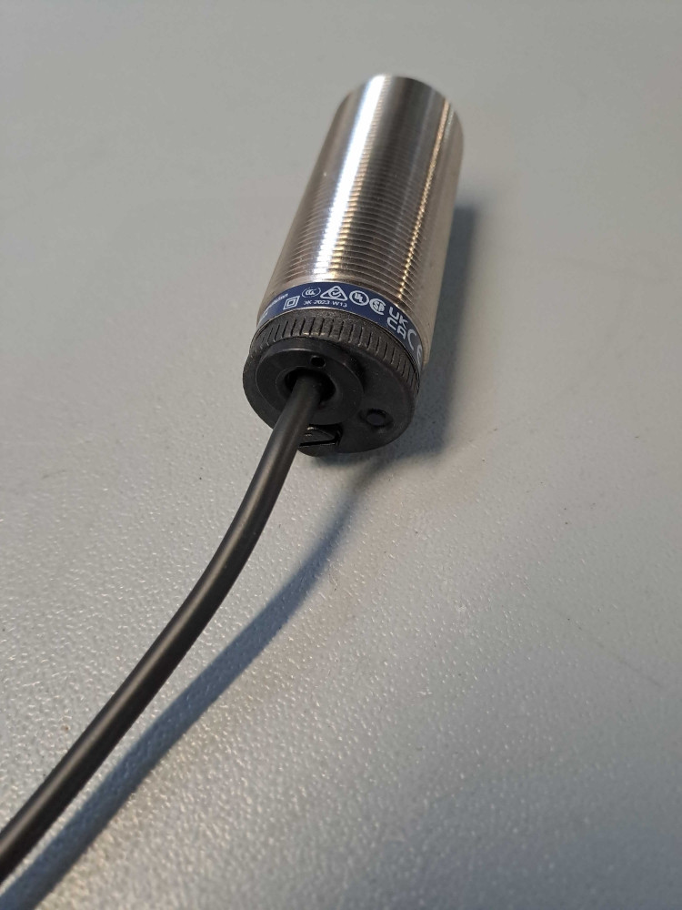 TÉLÉMÉCANIQUE  XSAV11373