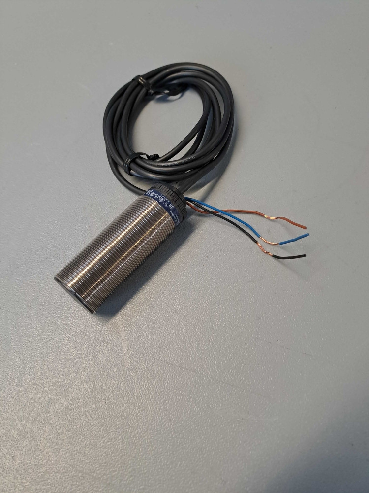 TÉLÉMÉCANIQUE  XSAV11373