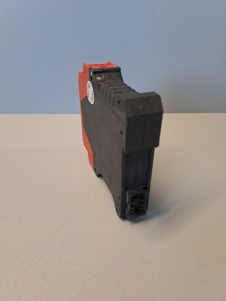 SCHNEIDER  XPSVC1132P