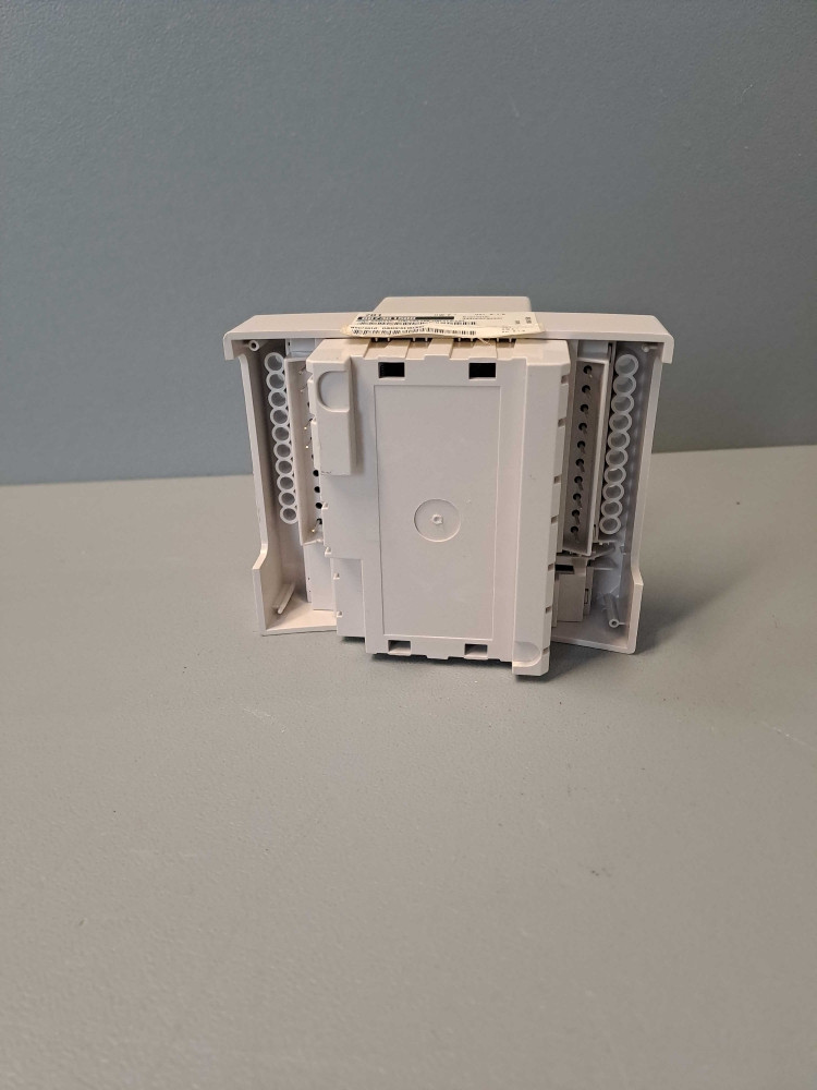 SCHNEIDER  TACXENTA701