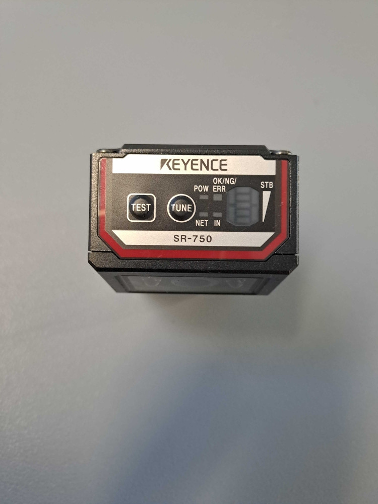 KEYENCE  SR750