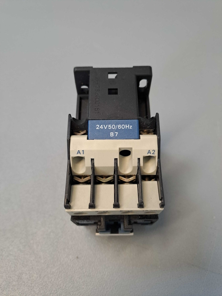 TÉLÉMÉCANIQUE  LC1D1810