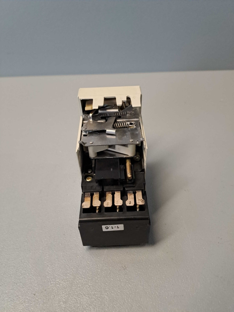 TÉLÉMÉCANIQUE  LB1LB03P06