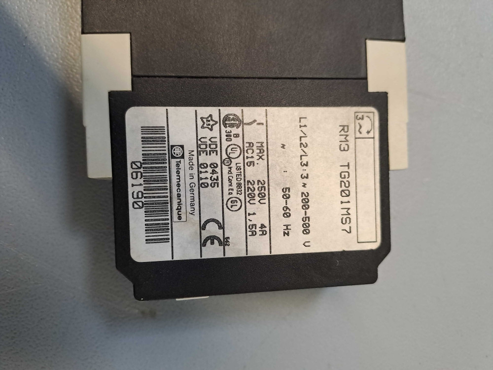 TÉLÉMÉCANIQUE  RM3TG201MS7