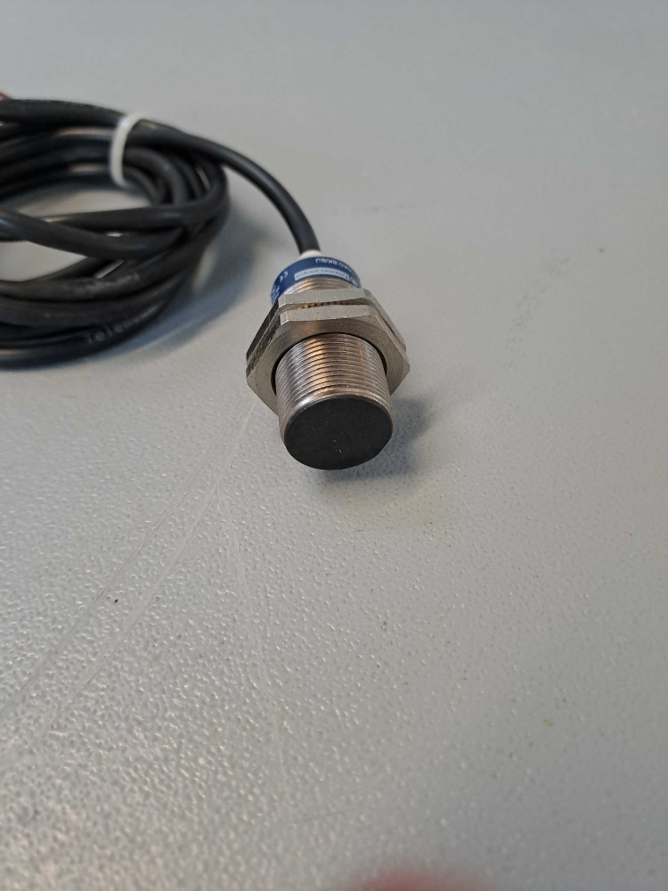 TÉLÉMÉCANIQUE  XS1N18PA349