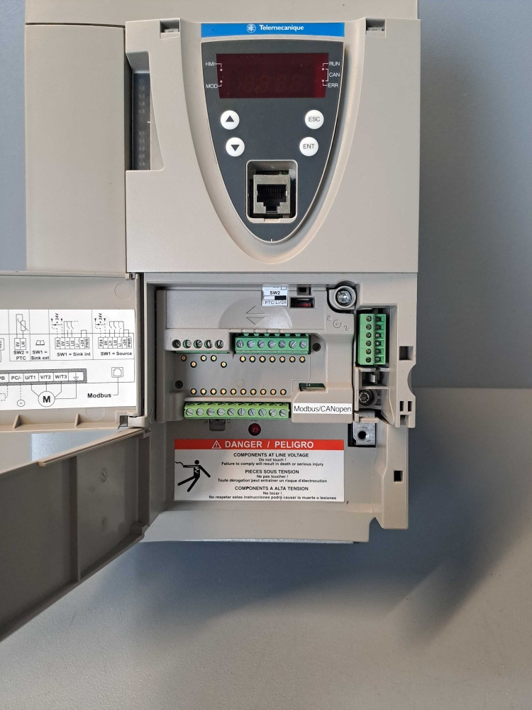 SCHNEIDER  ATV71HU55N4