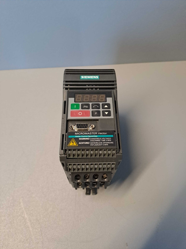 SIEMENS  6SE32115CA40