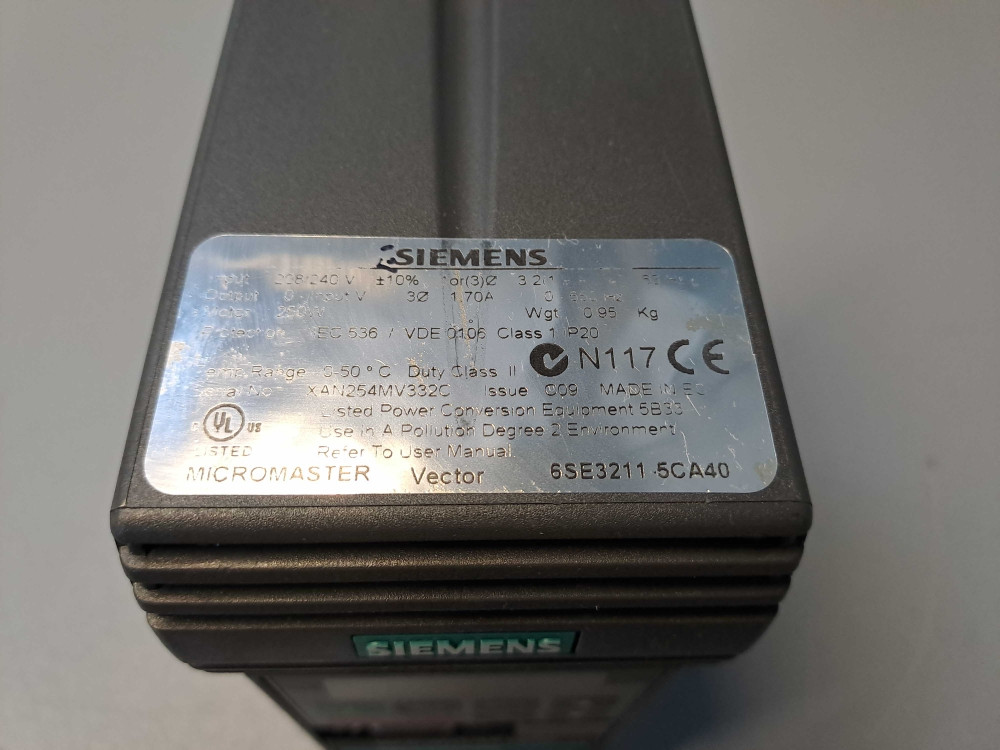 SIEMENS  6SE32115CA40