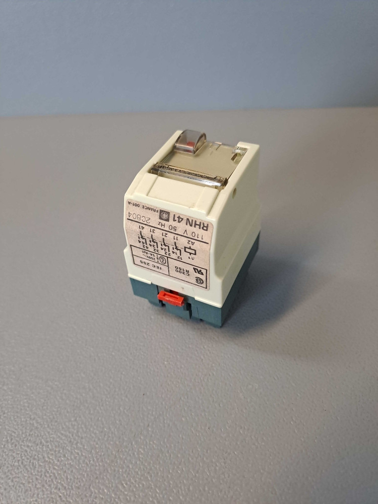 TÉLÉMÉCANIQUE  RHN41 110V