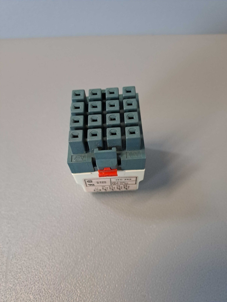 TÉLÉMÉCANIQUE  RHN41 110V