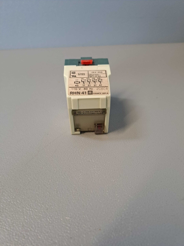 TÉLÉMÉCANIQUE  RHN41 110V