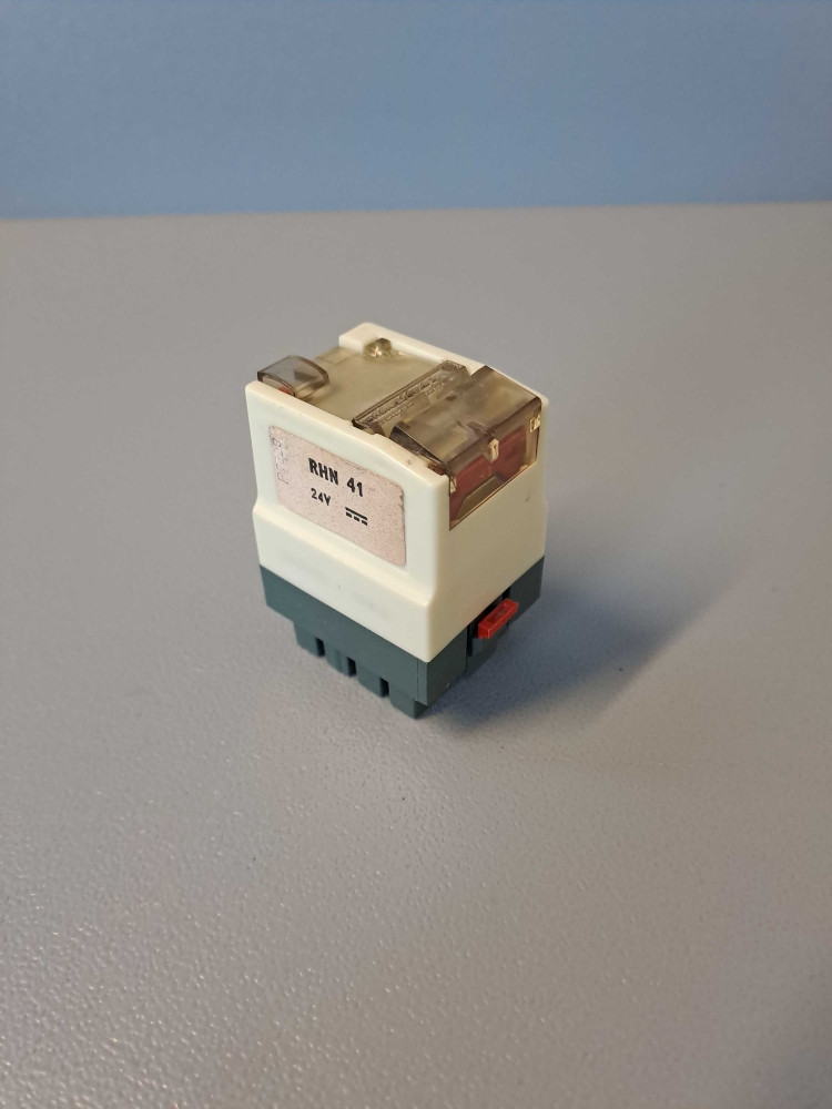 TÉLÉMÉCANIQUE  RHN41 24V