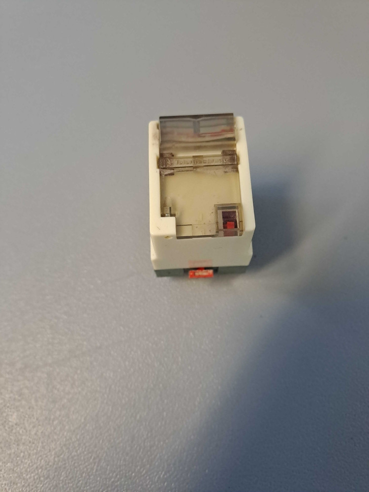 TÉLÉMÉCANIQUE  RHN41 24V