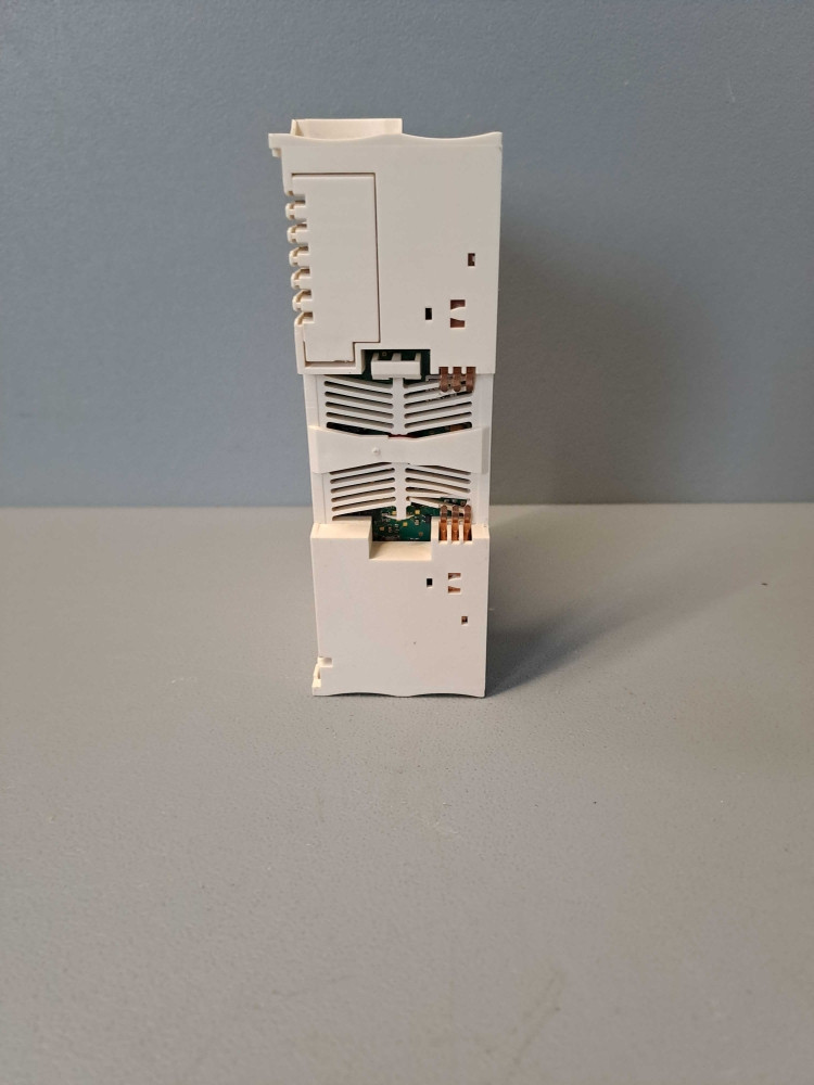 SCHNEIDER STBNIC2212