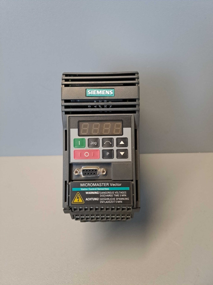 SIEMENS  6SE32136BA40