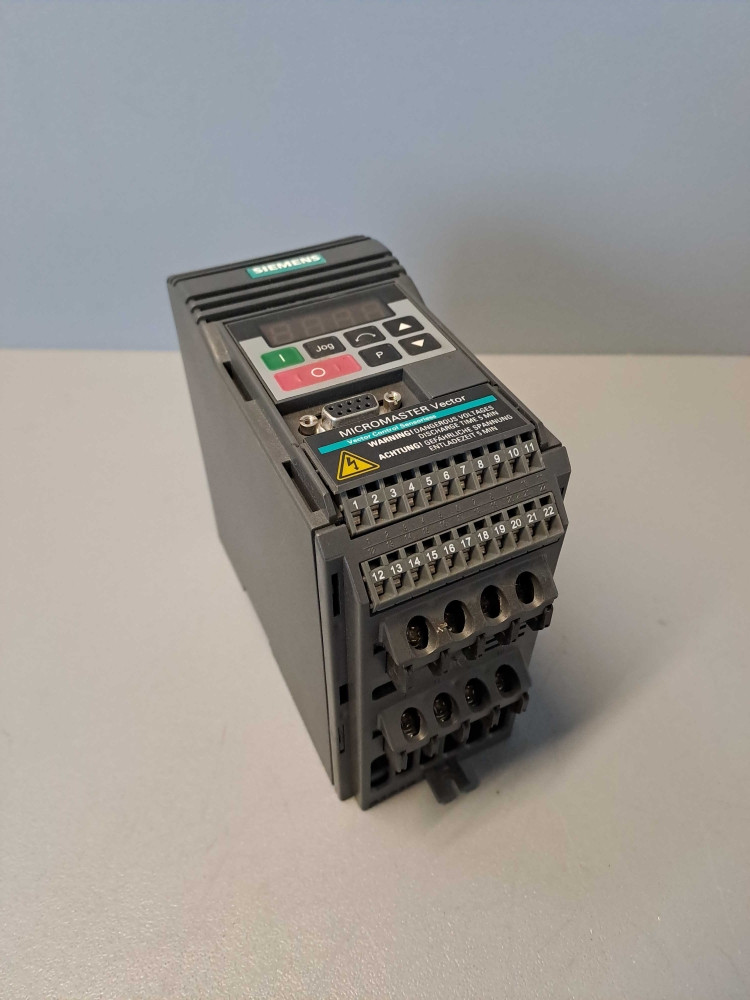 SIEMENS  6SE32136BA40